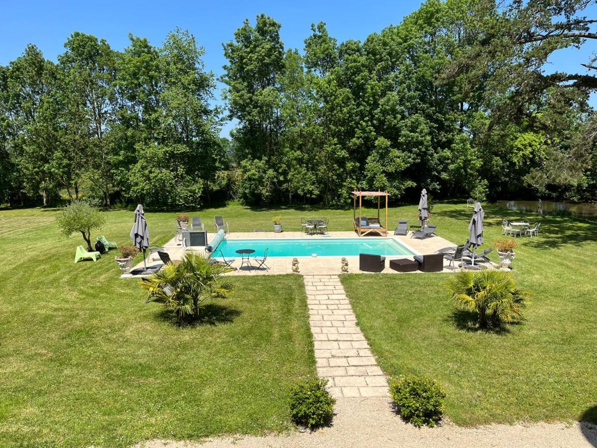 Chateau Du Four De Vaux Bed and breakfast 2*